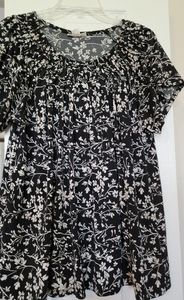 Black and creme flowy blouse